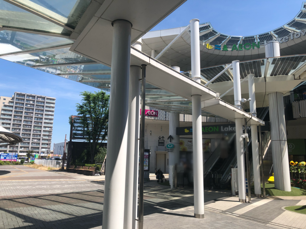イオンレイクタウンkazeの入口