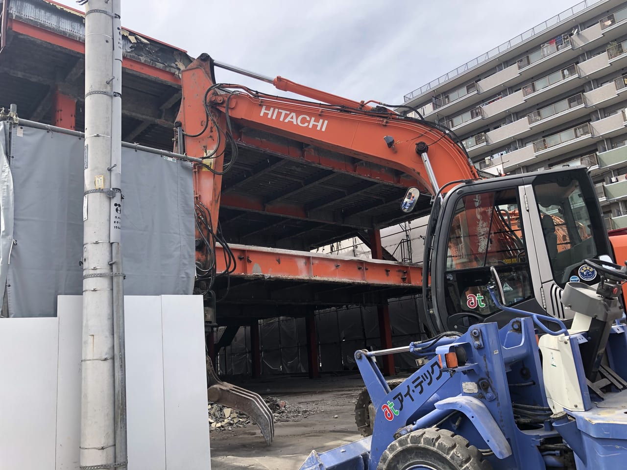 越谷市 せんげん台駅西口の駅前で大規模な解体工事が行われています この場所はどうなるの 号外net 越谷市