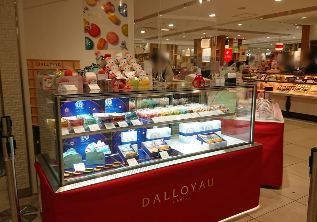 ダロワイヨ(DALLOYAU)が期間限定で新越谷ヴァリエにオープン、カラフルなマカロンが沢山