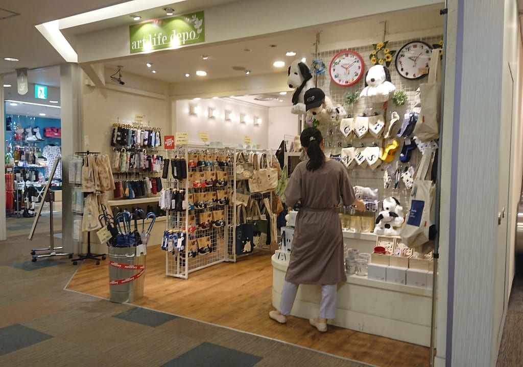 2022年6月25日に新越谷ヴァリエにオープンした雑貨屋さんのart life depoの外観。