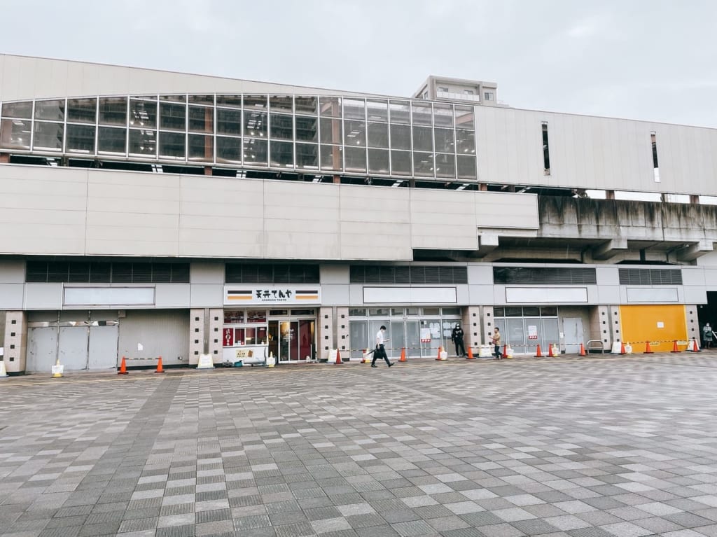 越谷駅は対補強工事で店舗は閉店です。