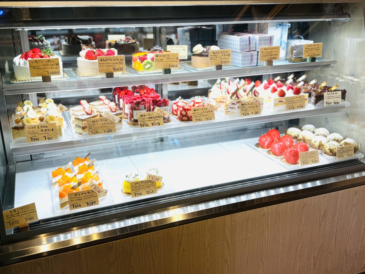 越谷にあるケーキ屋さんパティスリーナチュレルではミモザが満開