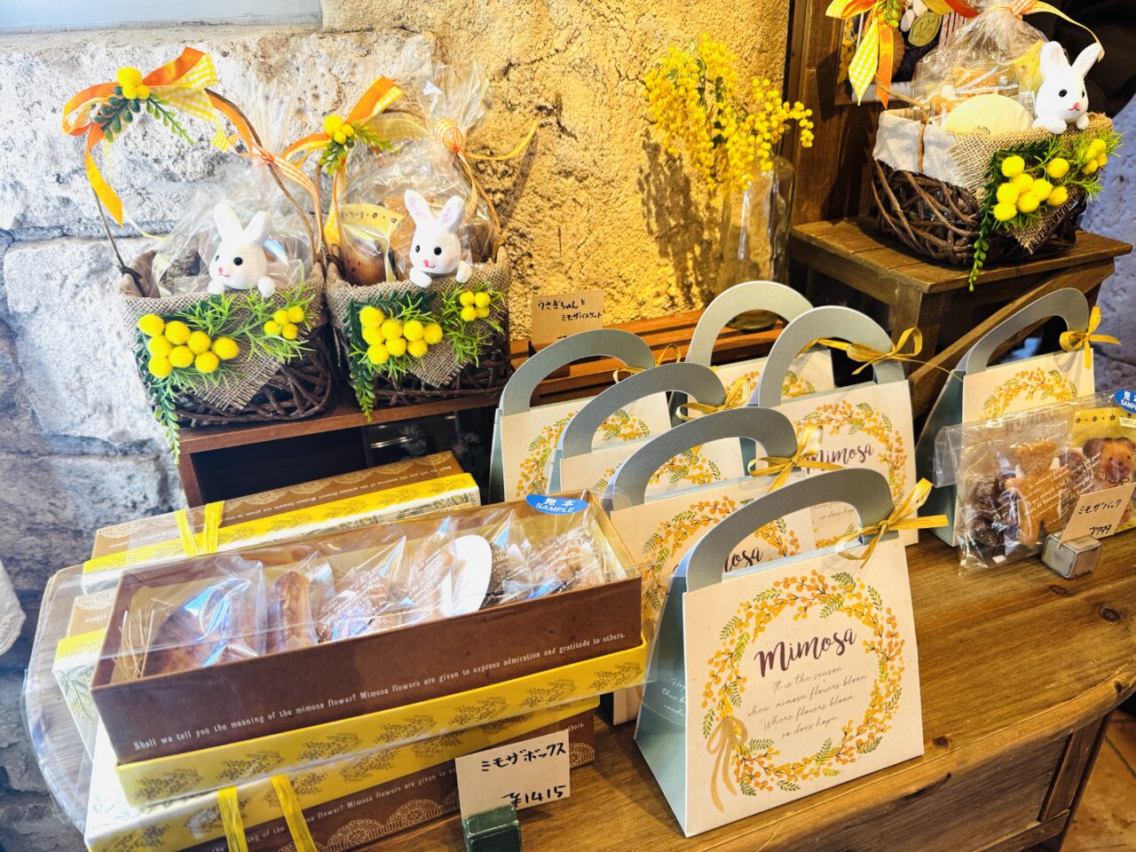 越谷にあるケーキ屋さんパティスリーナチュレルではミモザが満開