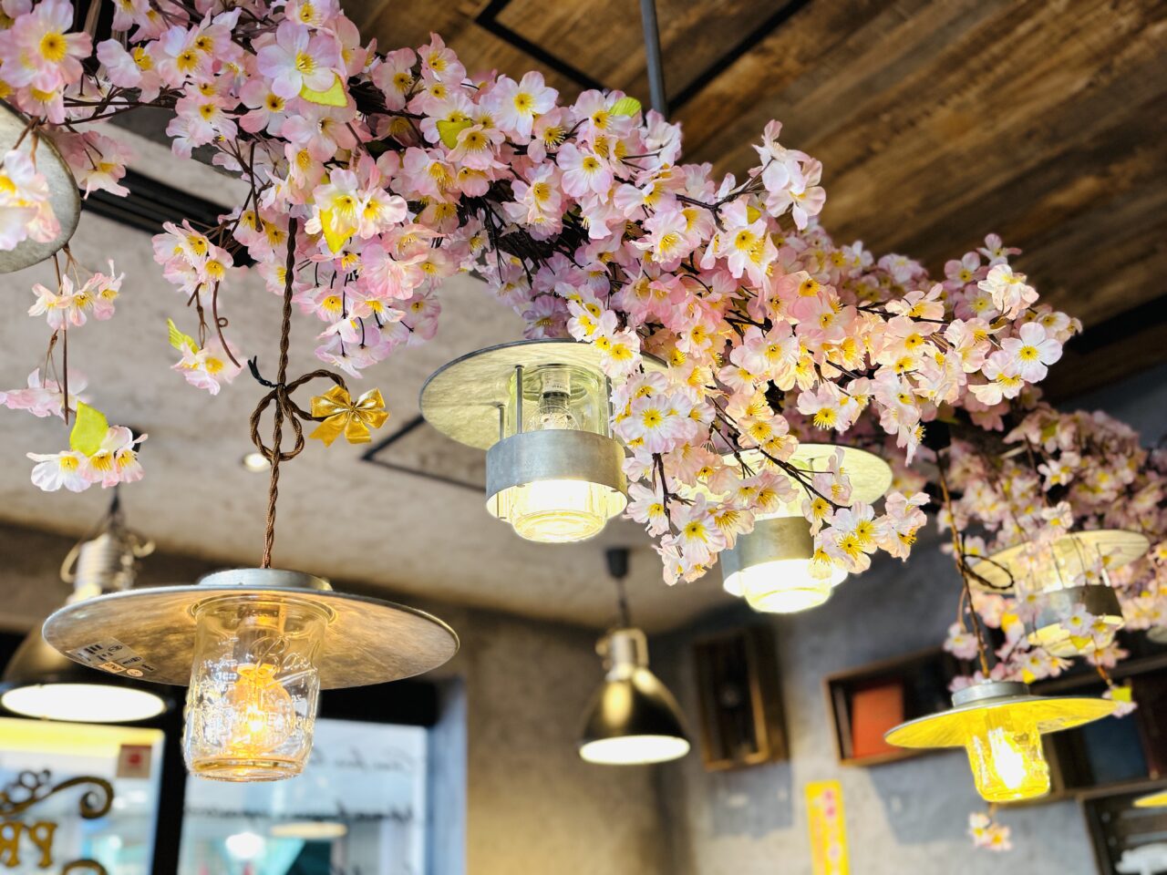 新越谷・南越谷駅すぐのイタリアンCONAで室内お花見が開催中