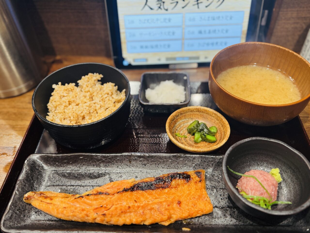 【越谷市】生ビール160円に驚き！EQUIA越谷の「しんぱち食堂」で焼魚定食を堪能してきました