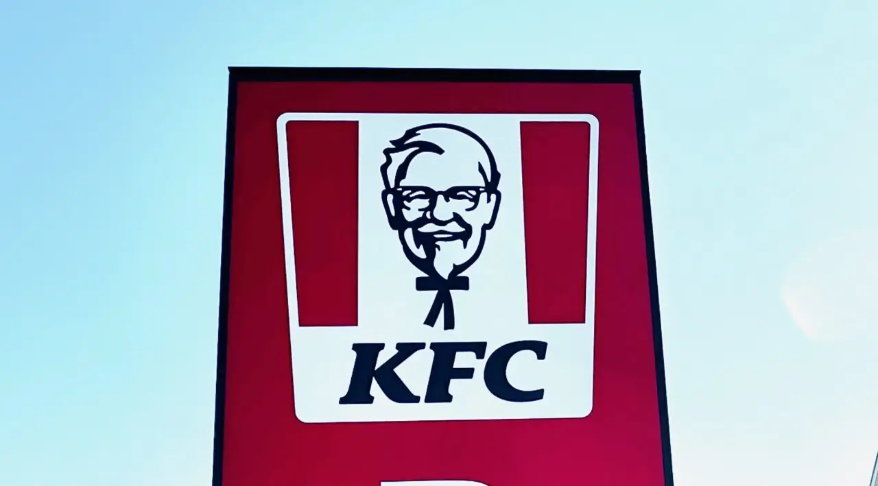 ケンタッキーフライドチキンせんげん台店の武者カーネル