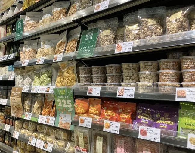 紀伊國屋アウトレット第一号店となるレイクタウン店がオープン