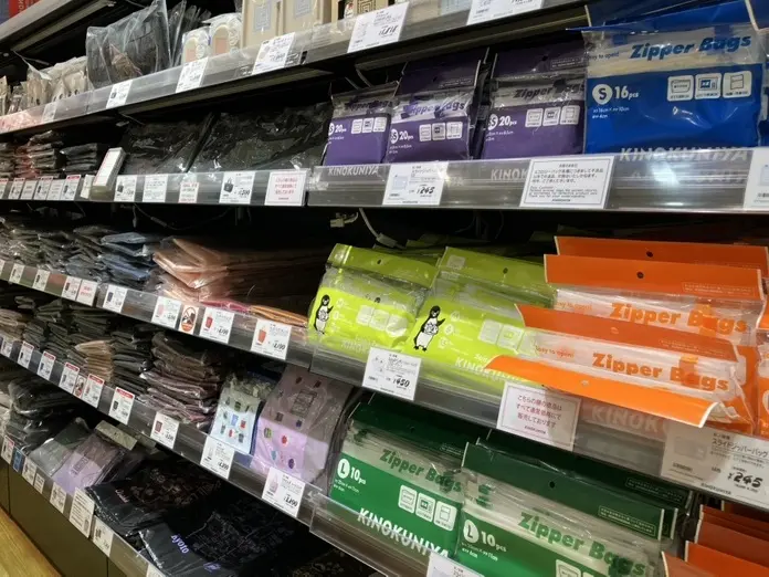 紀伊國屋アウトレット第一号店となるレイクタウン店がオープン