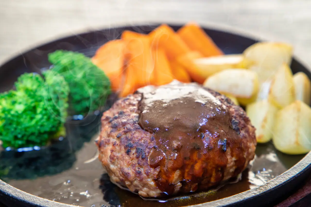 レイクタウンにてジョイフルの試食販売会＆ギャル曽根トークショーが開催