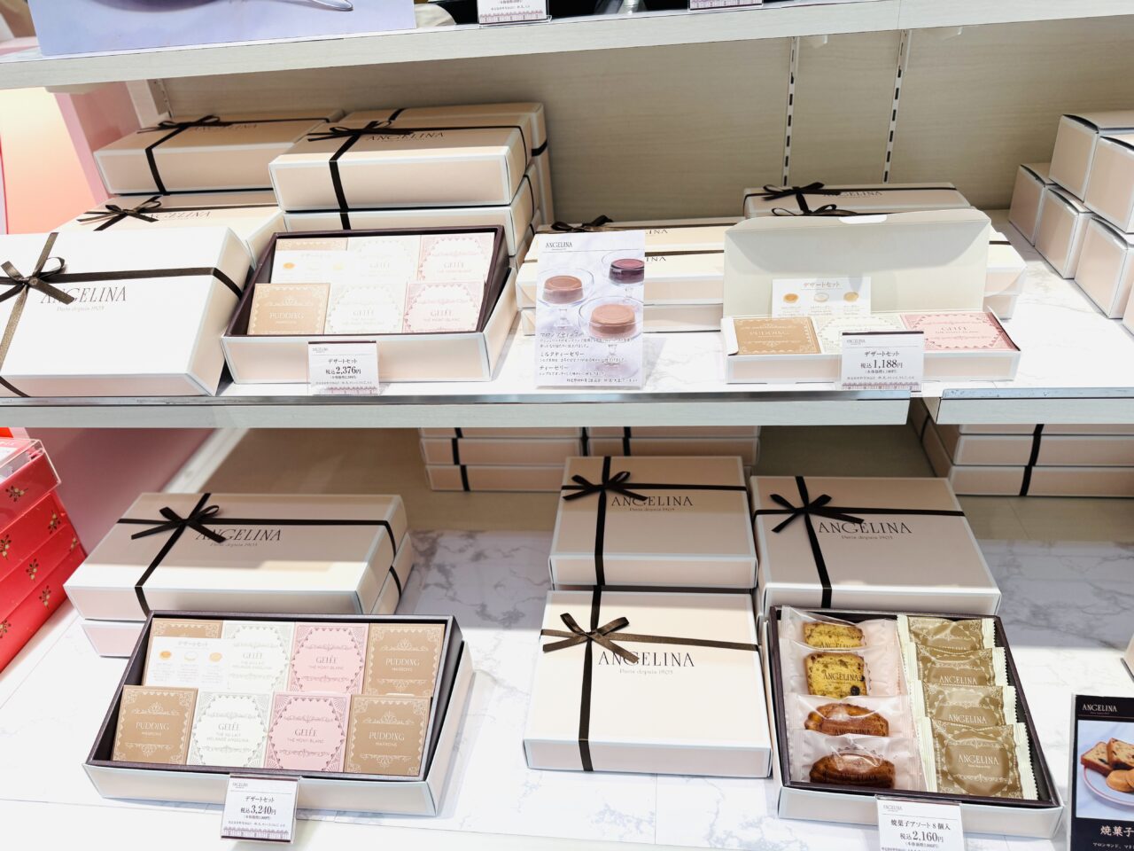 新越谷のVARIEヴァリエバリエにて、アンジェリーナのモンブランが期間限定出店中焼き菓子もある