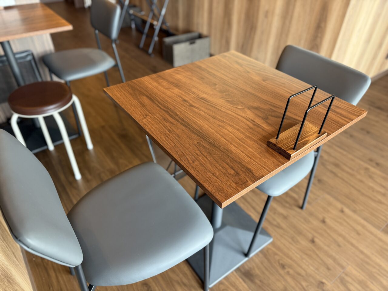 カフェひとり席を2人席に